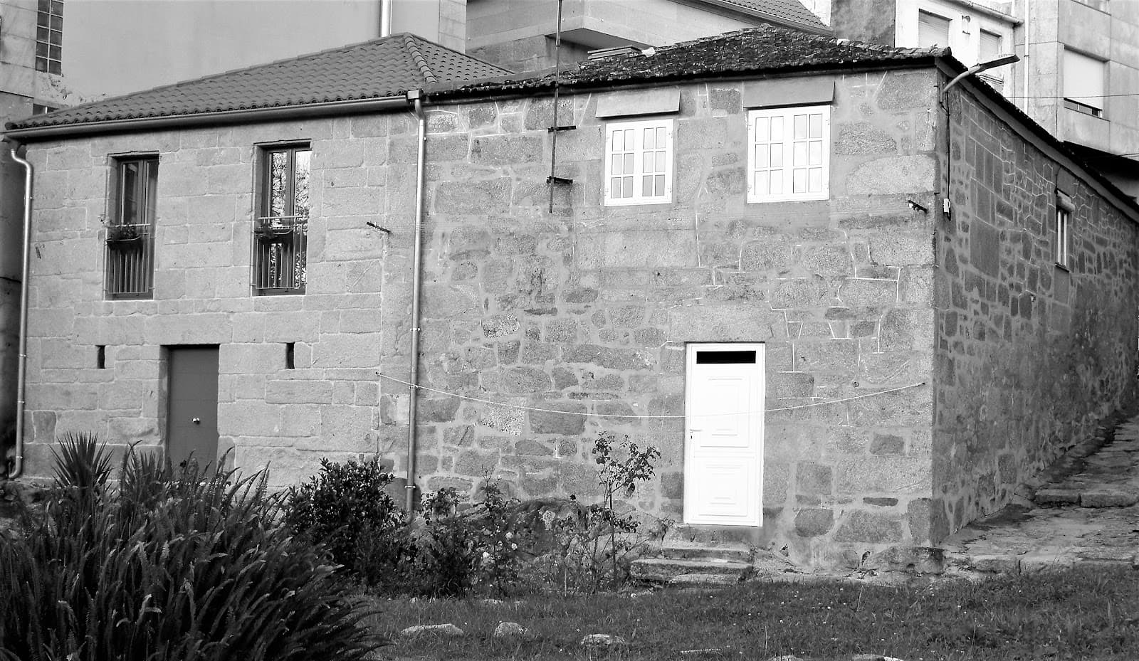 A Moureira Quarter - Image 1