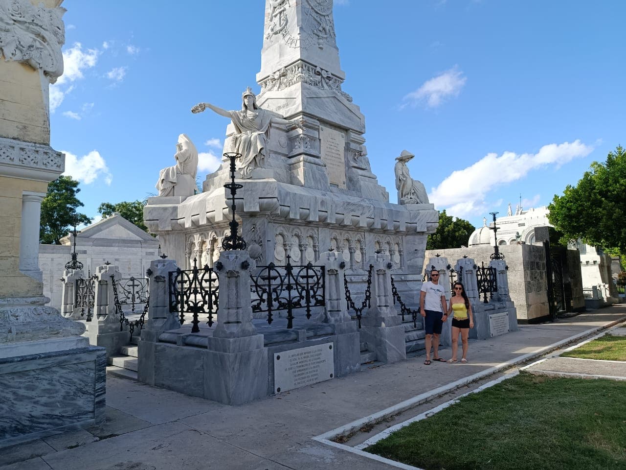 Colón Cemetery - Image 1