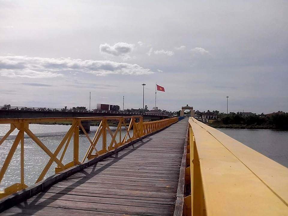 Hien Luong Bridge Vietnam - Image 1