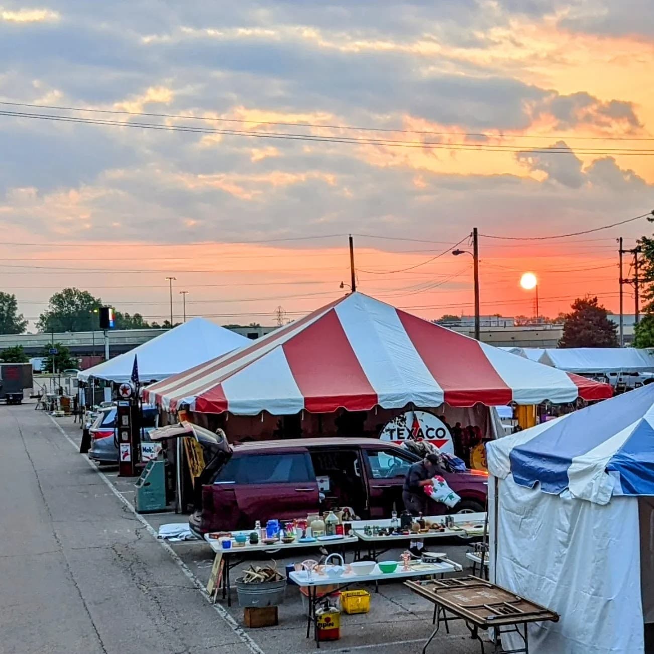 Springfield Antique Show & Flea Market - Image 1
