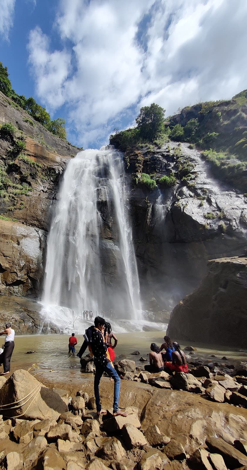 Agaya Gangai Falls (Kolli Hills) - Image 1