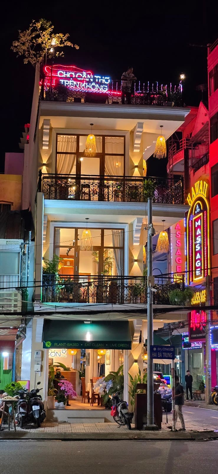 Ninh Kieu Night Market - Image 1