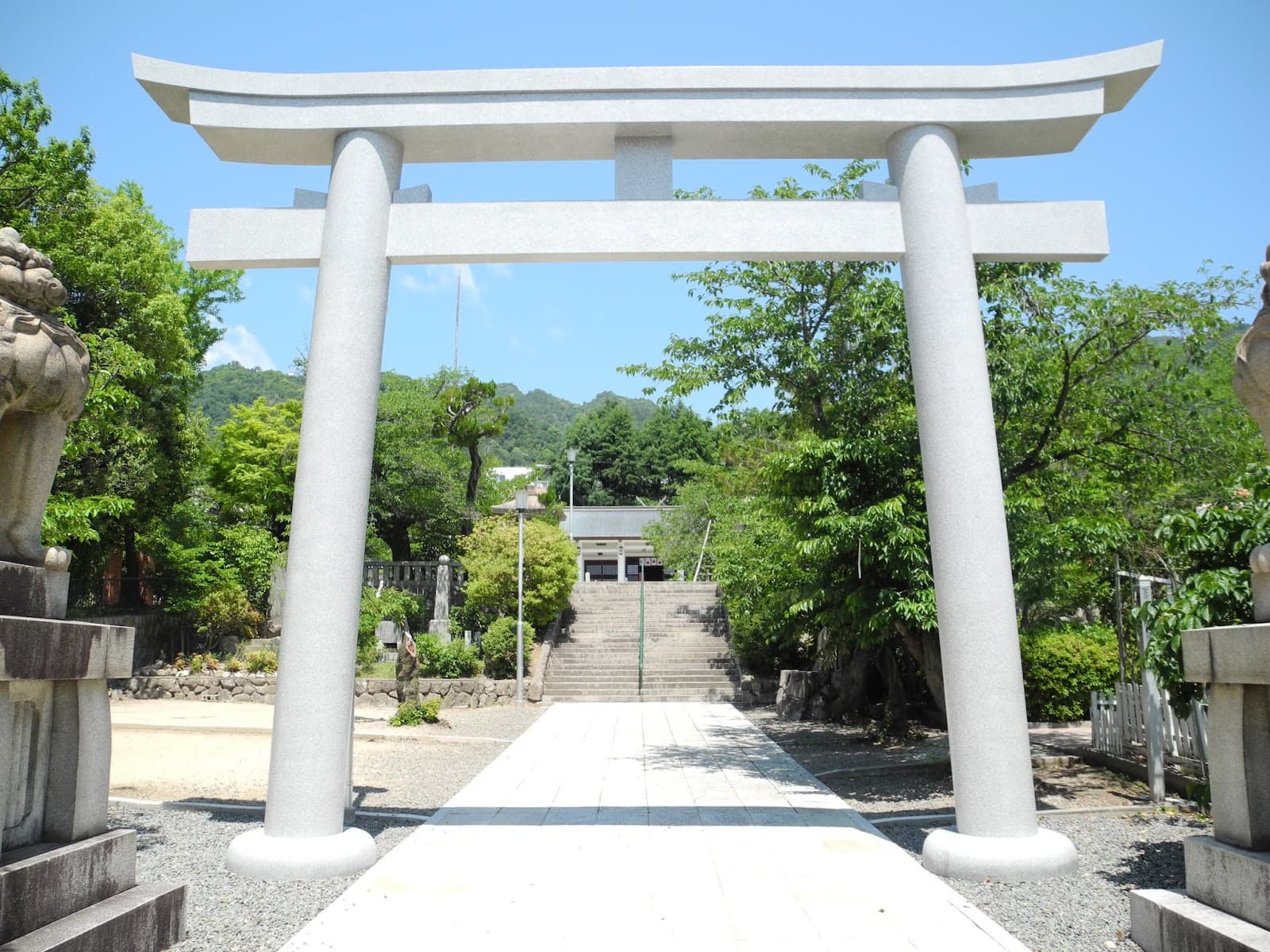Hyogo Prefectural Gokoku Shrine - Image 1