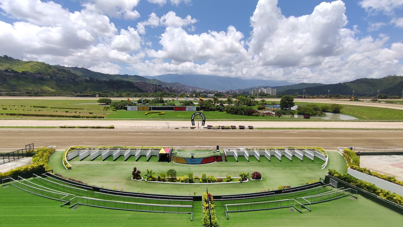 Hipódromo La Rinconada - Image 1