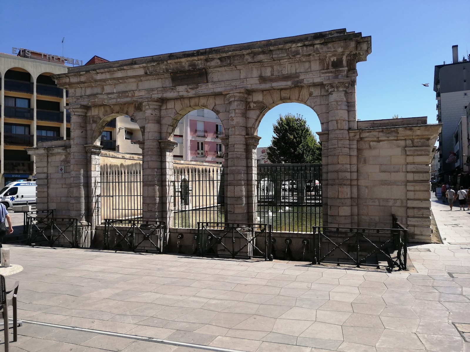 Place de la Fontaine Chaude - Image 1