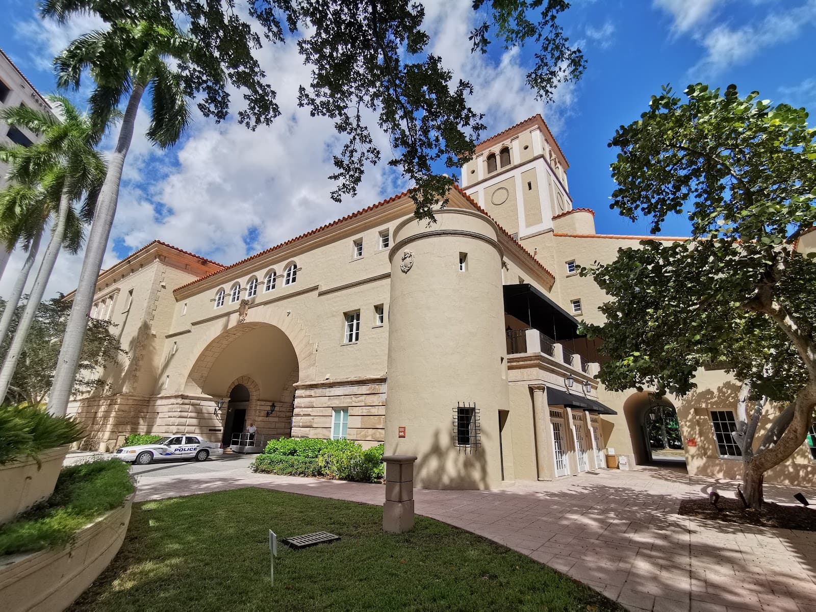 Douglas Entrance - Image 1