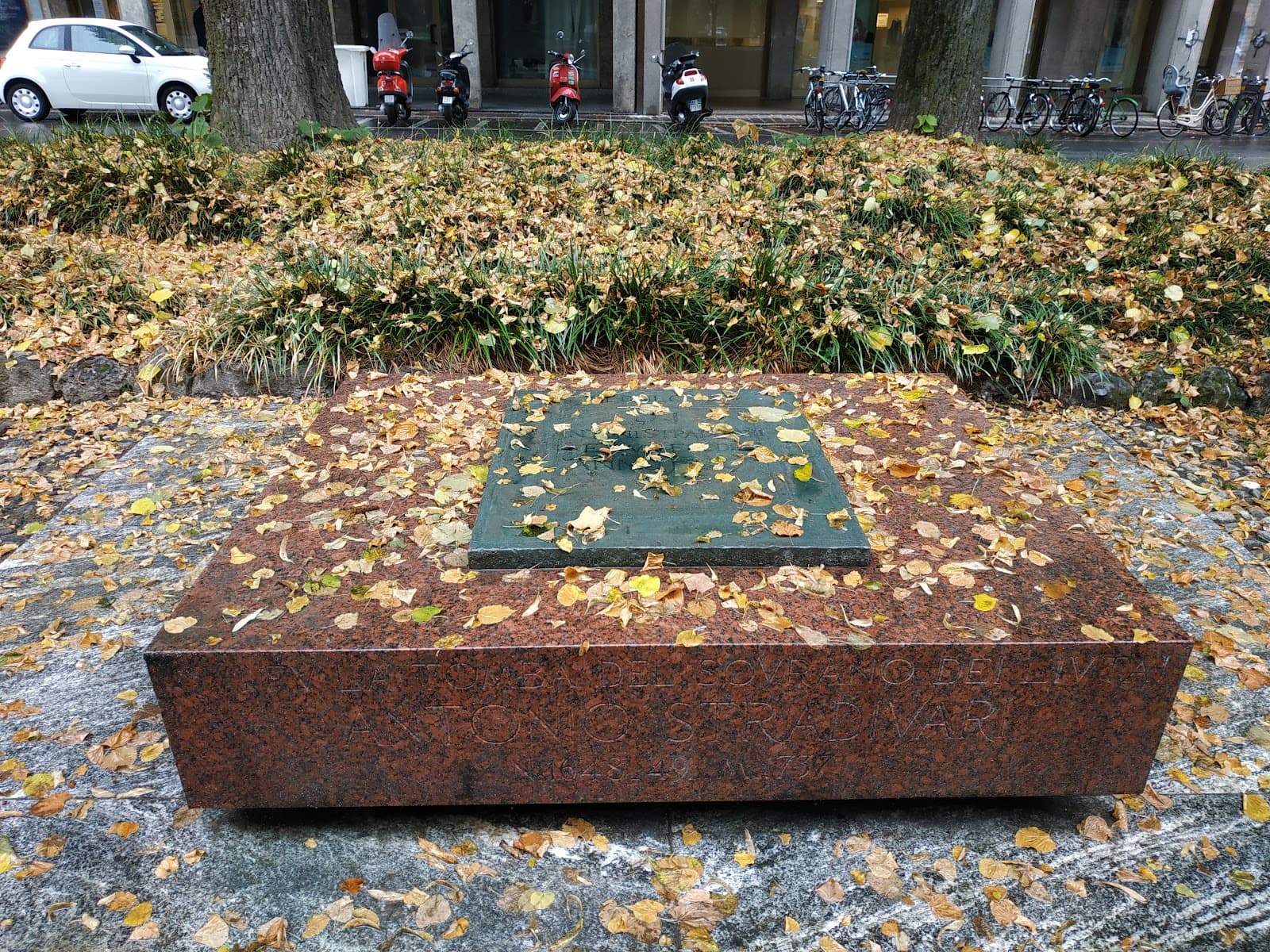 Antonio Stradivari Monument Cremona - Image 1