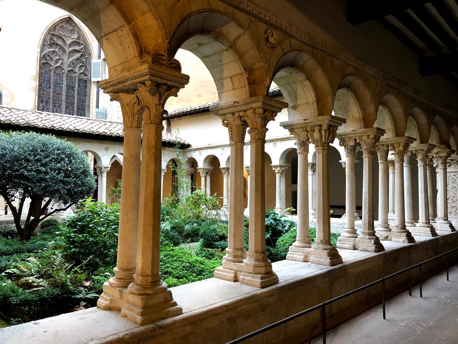 Cathédrale Saint-Sauveur - Image 1