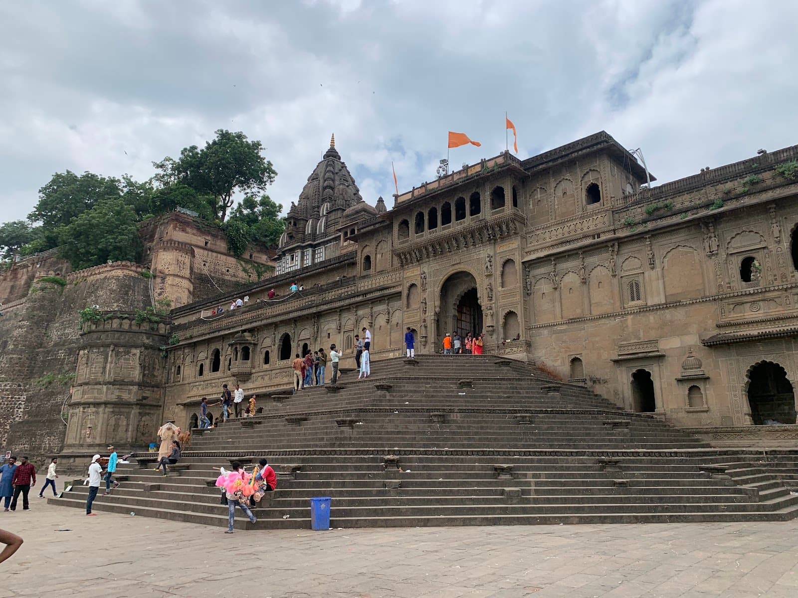Ahilya Fort and Ghats Maheshwar - Image 1