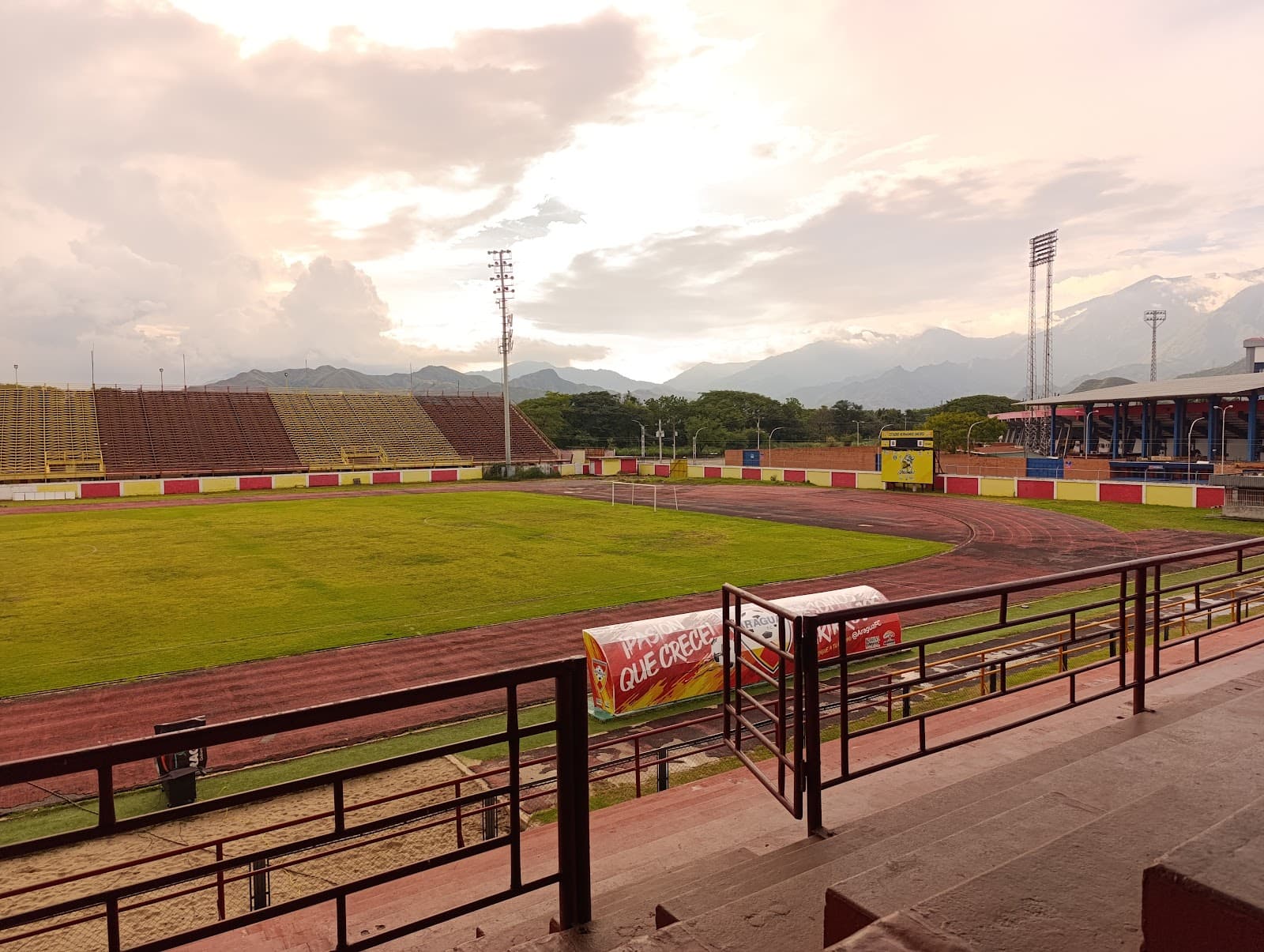 Estadio Olímpico Hermanos Ghersi Páez - Image 1