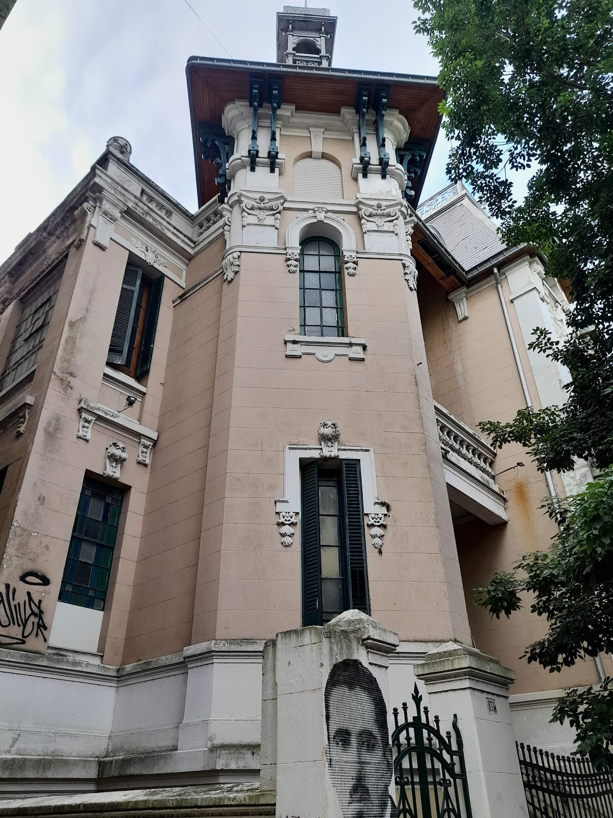 López Merino Cultural Center - Image 1