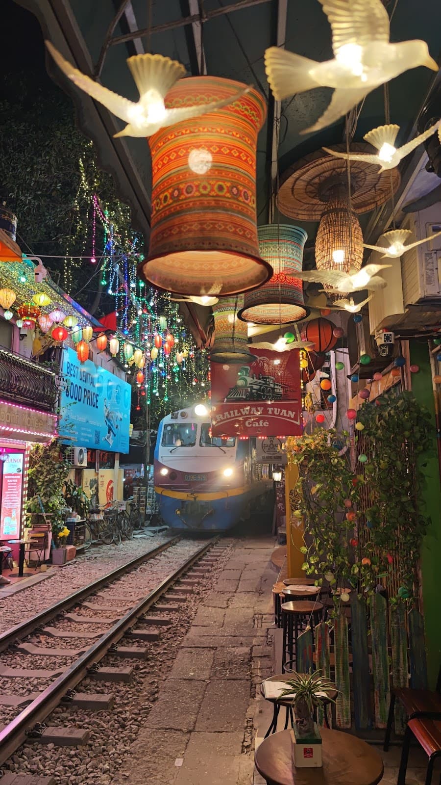 Railway Cafe Hanoi - Image 1