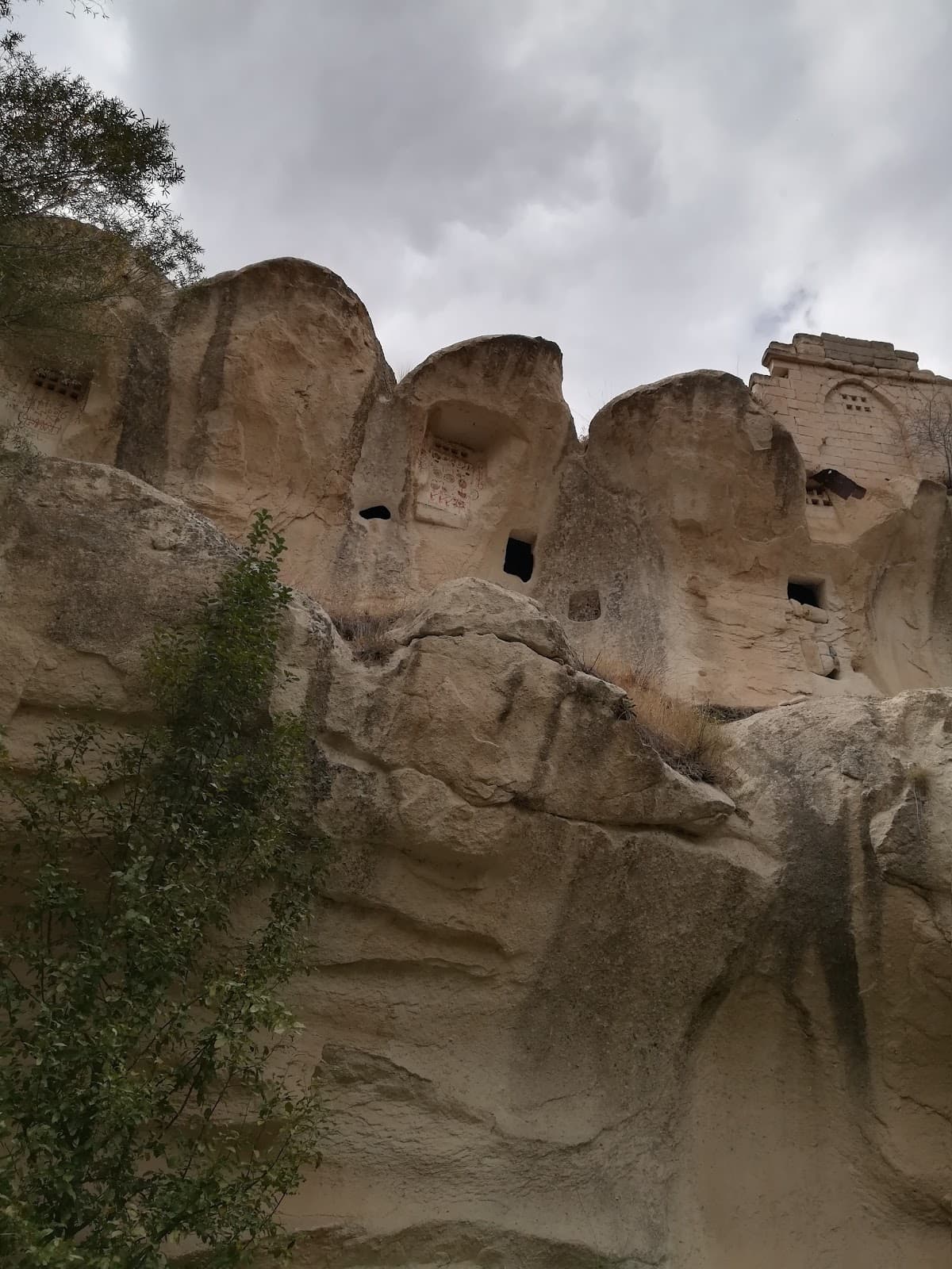 Uzengi Valley - Image 1