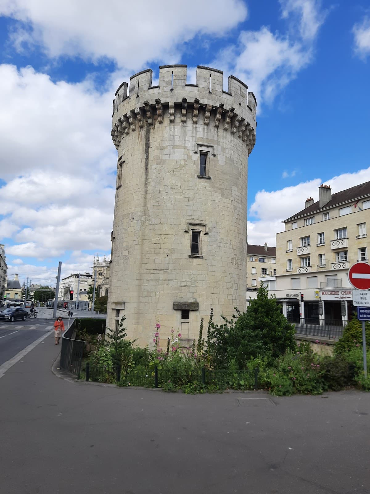 Tour Leroy - Image 1