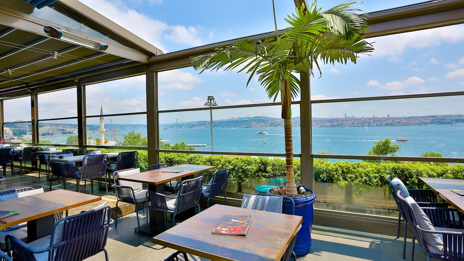 Lulu Lounge - Image 1