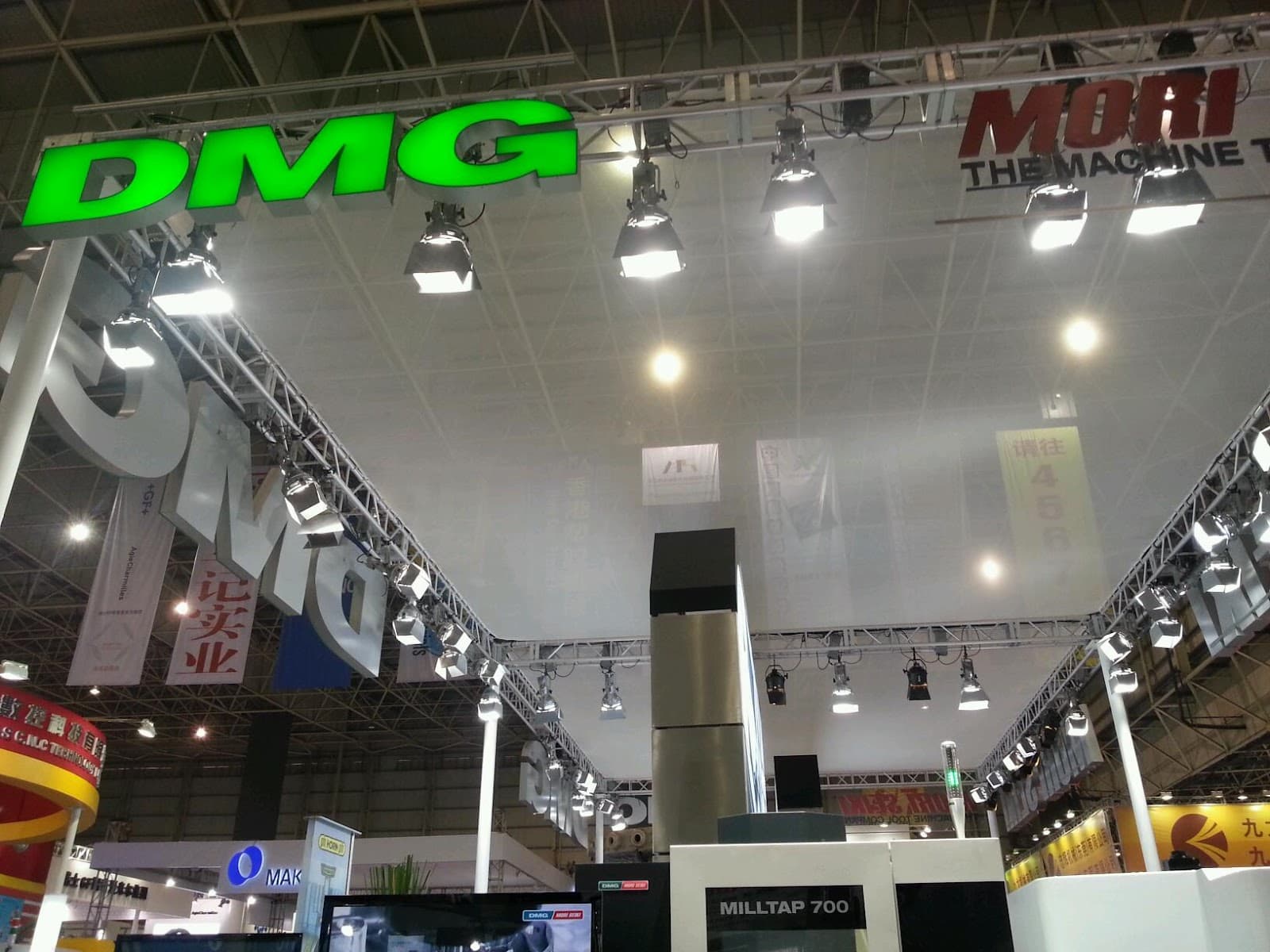 Houjie Furniture Market District - Image 1