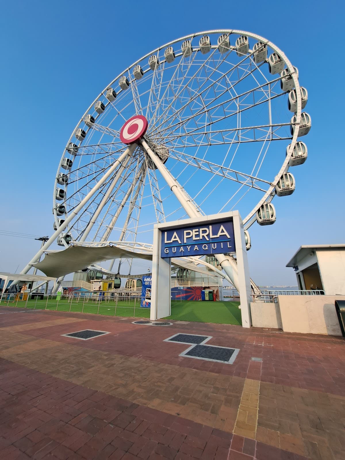La Perla Ferris Wheel - Image 1