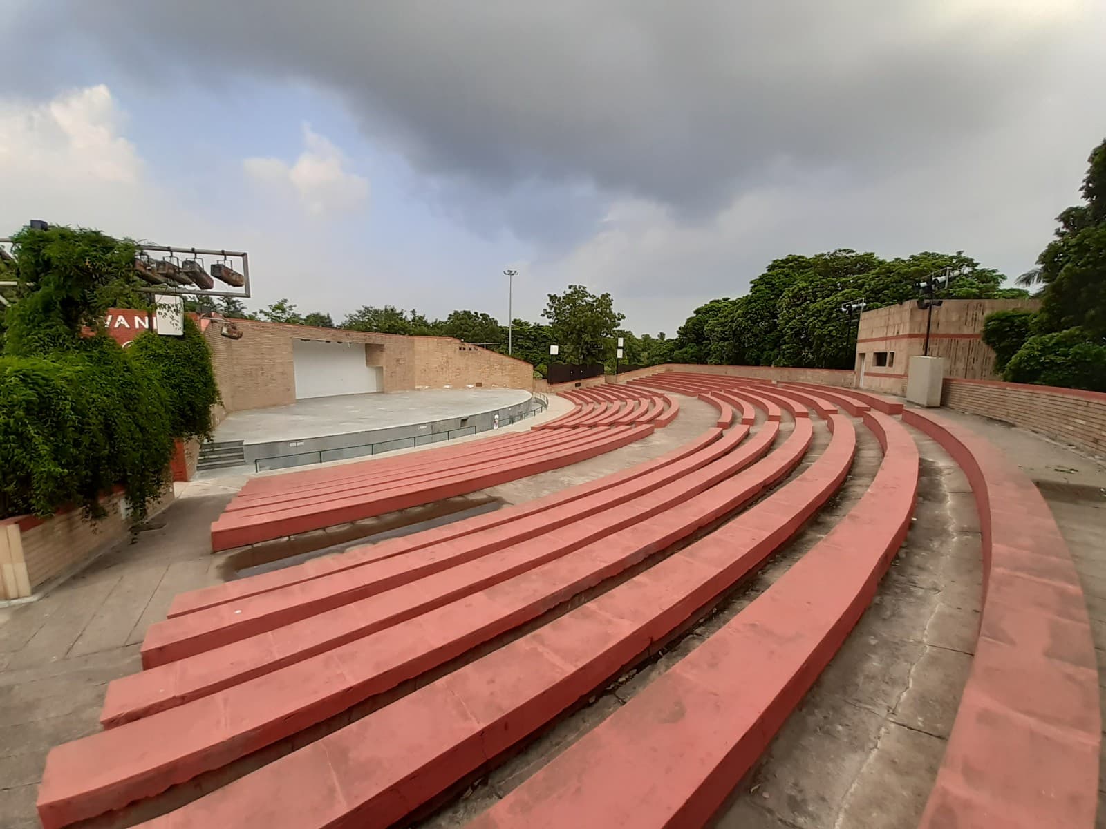 Yavnika Garden - Image 1