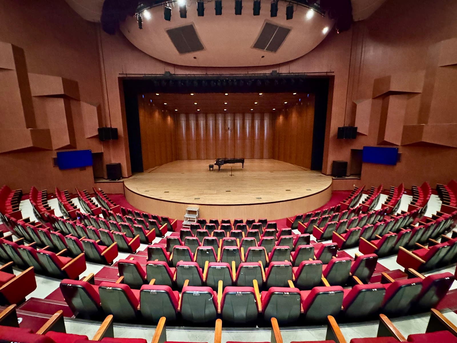 Seongsan Art Hall - Image 1