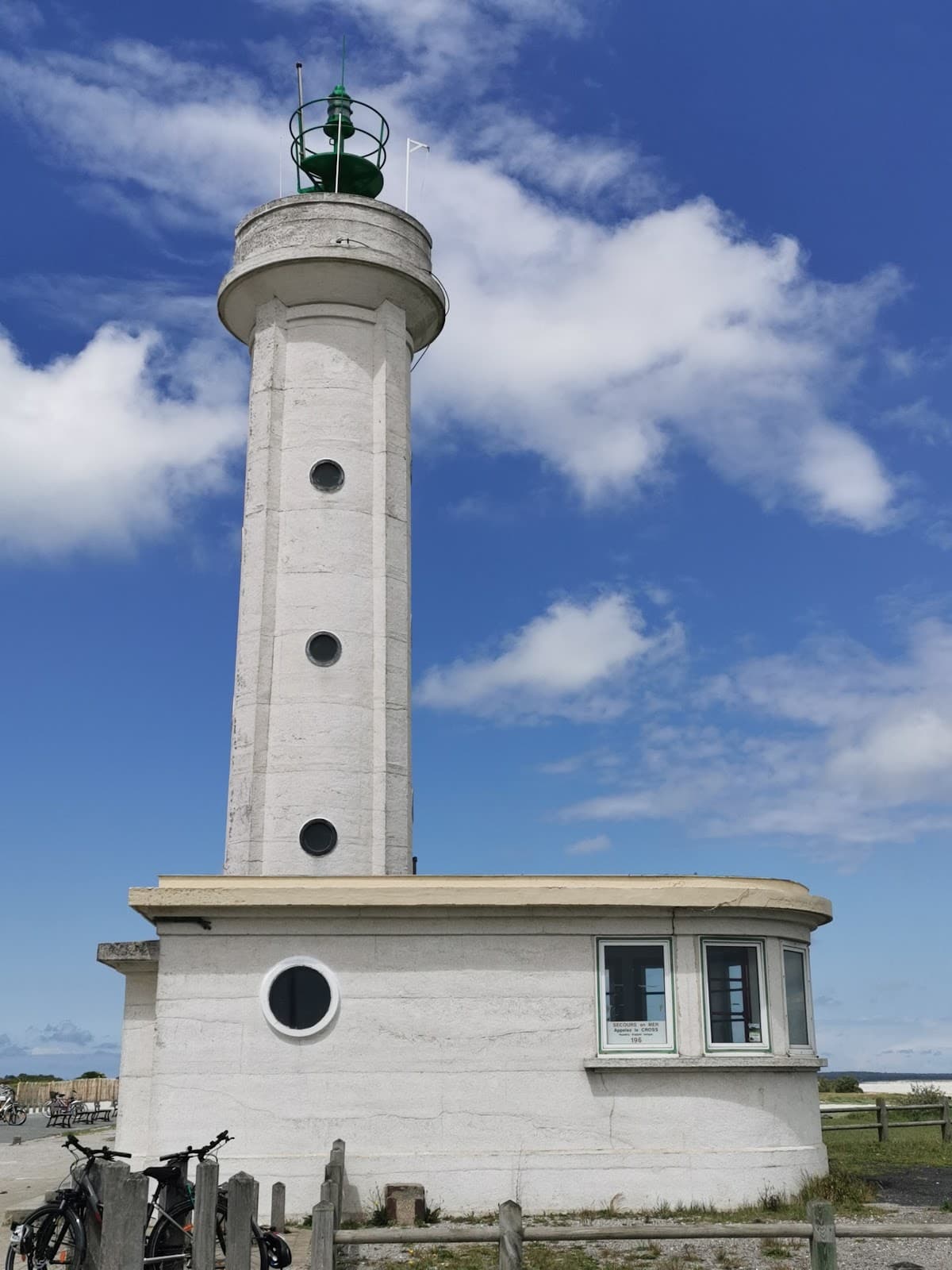 Le Hourdel Point & Lighthouse - Image 1