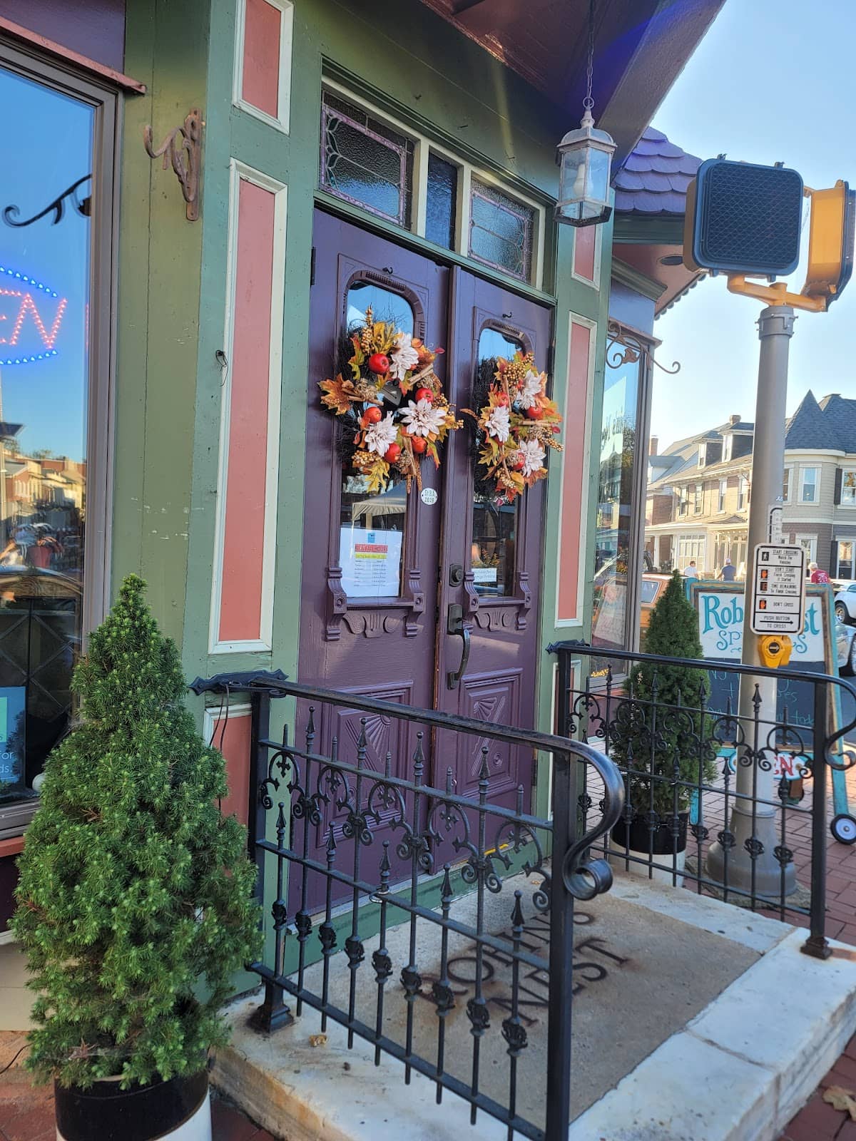 Vibrant Dining and Drink Scene