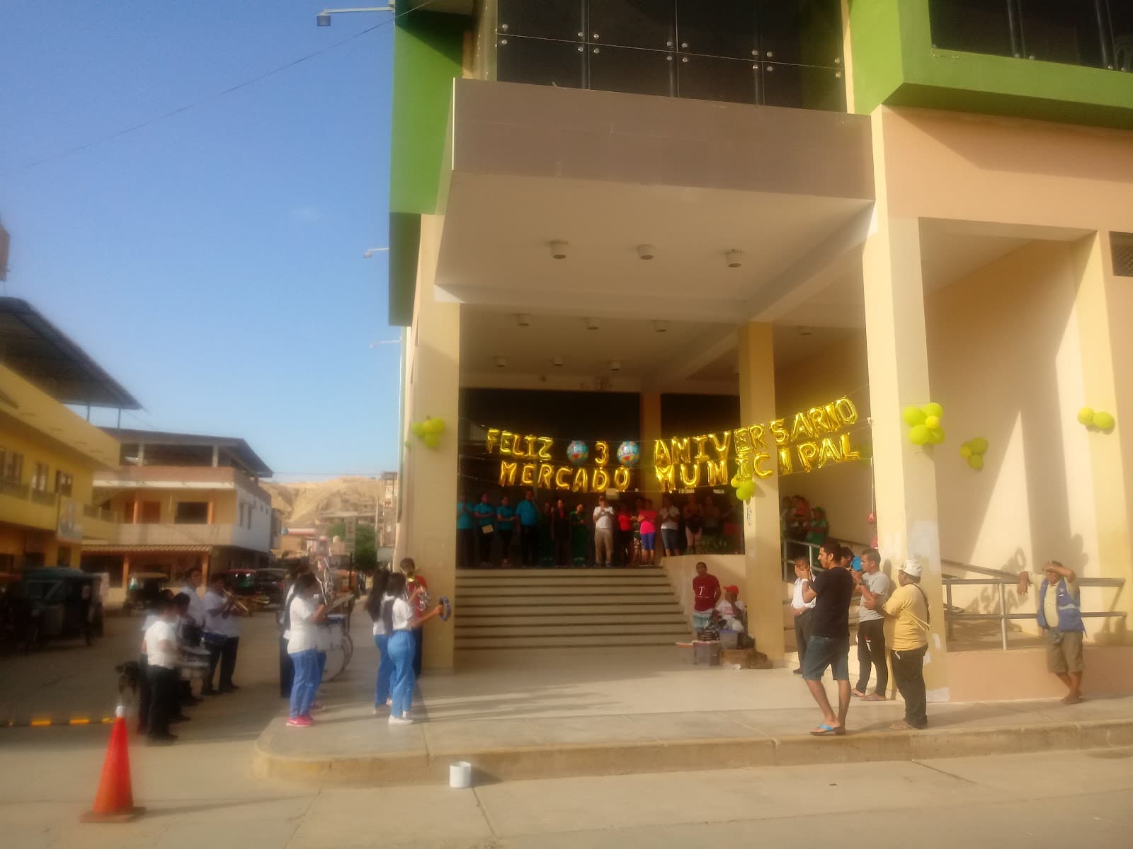 Máncora Market - Image 1