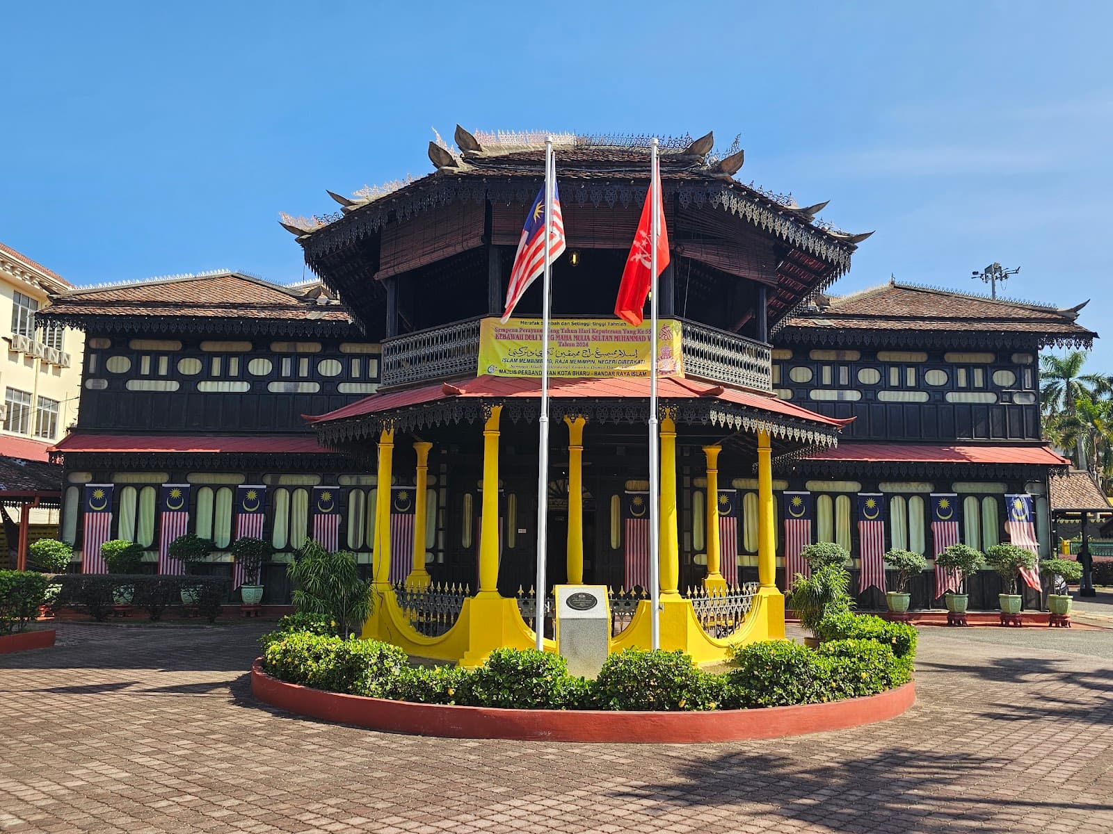 Istana Jahar (Royal Customs Museum) - Image 1