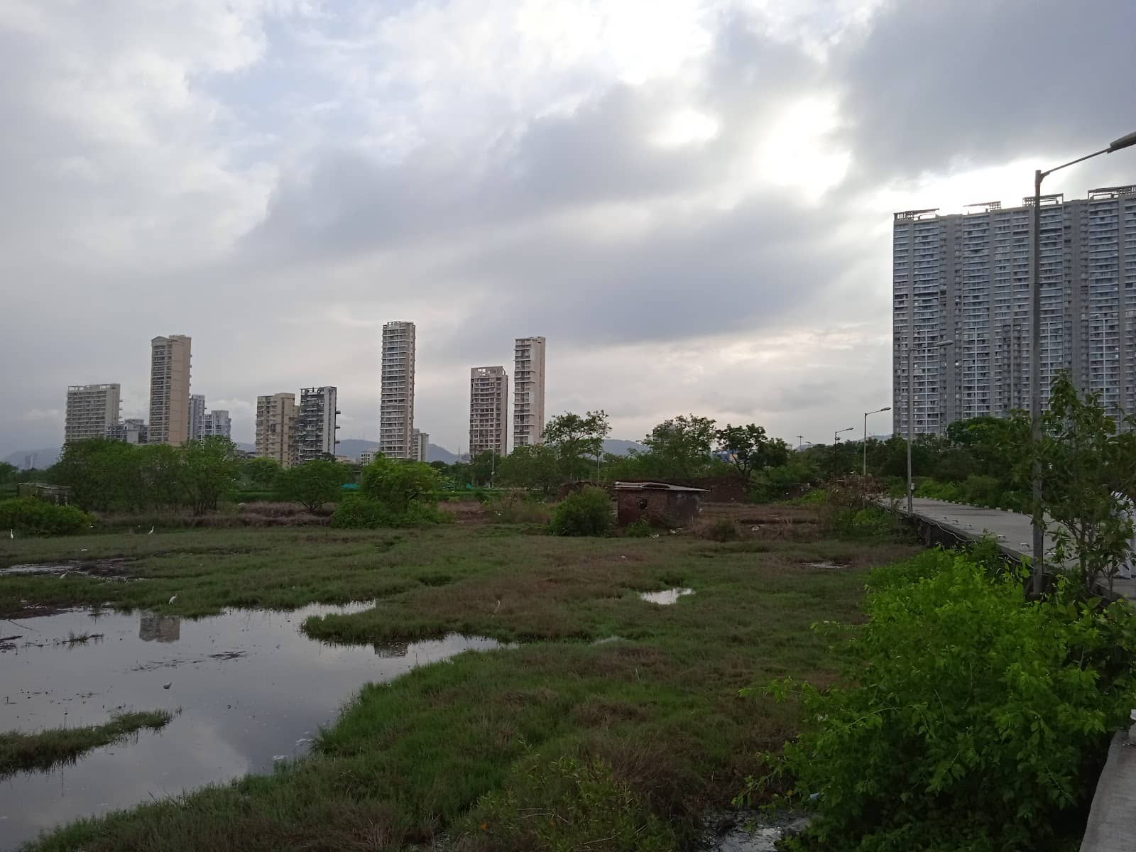 Local Markets and Eateries