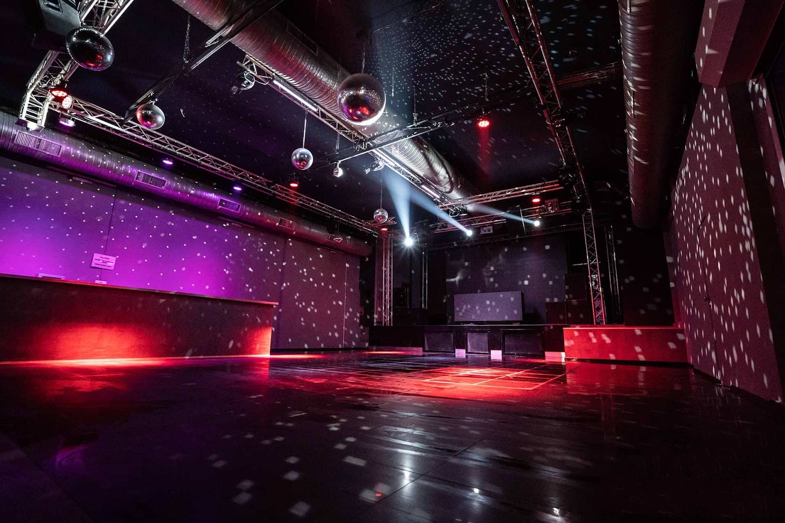 Live Music & Nightlife