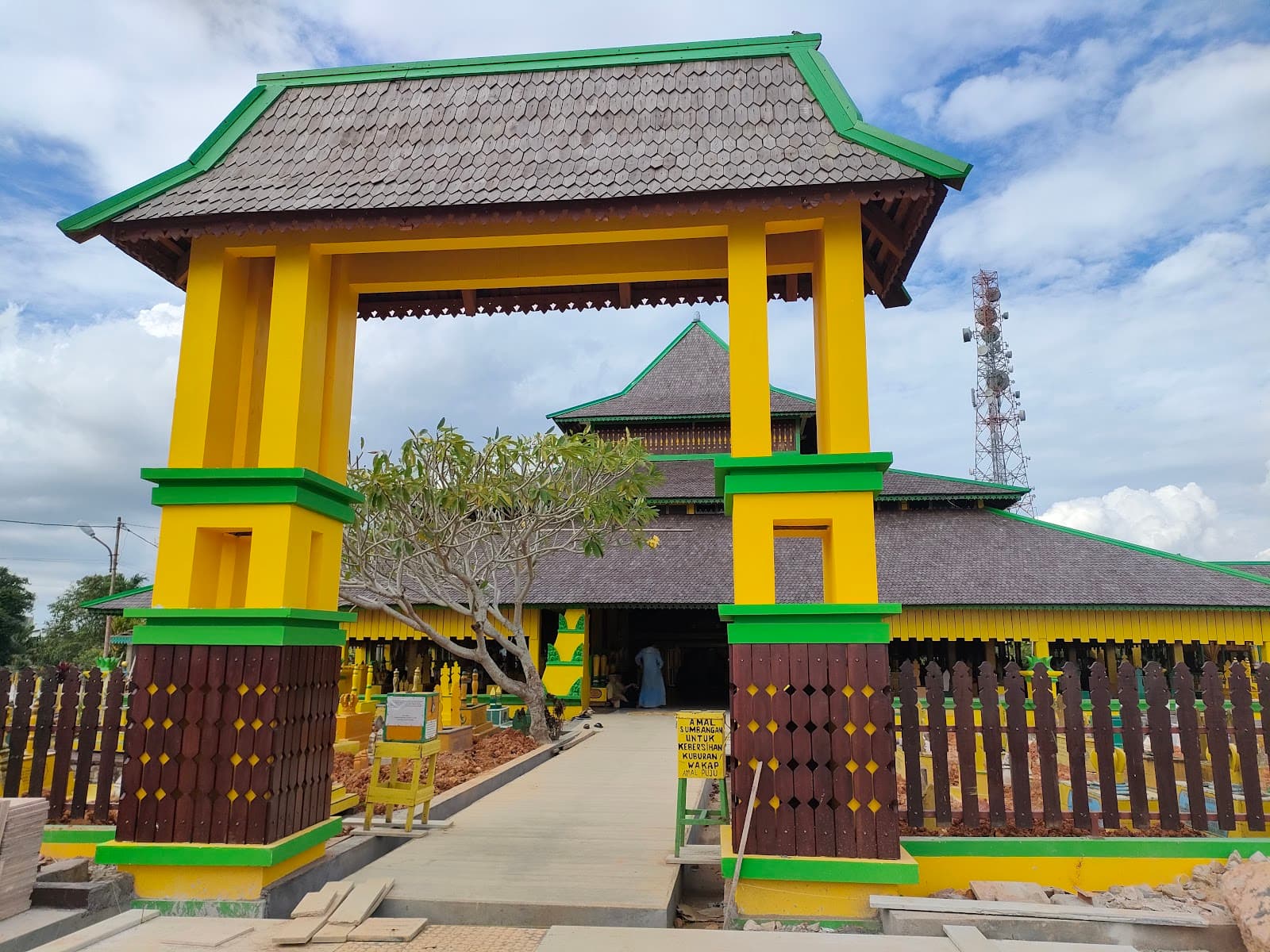 Pontianak Royal Tombs - Image 1