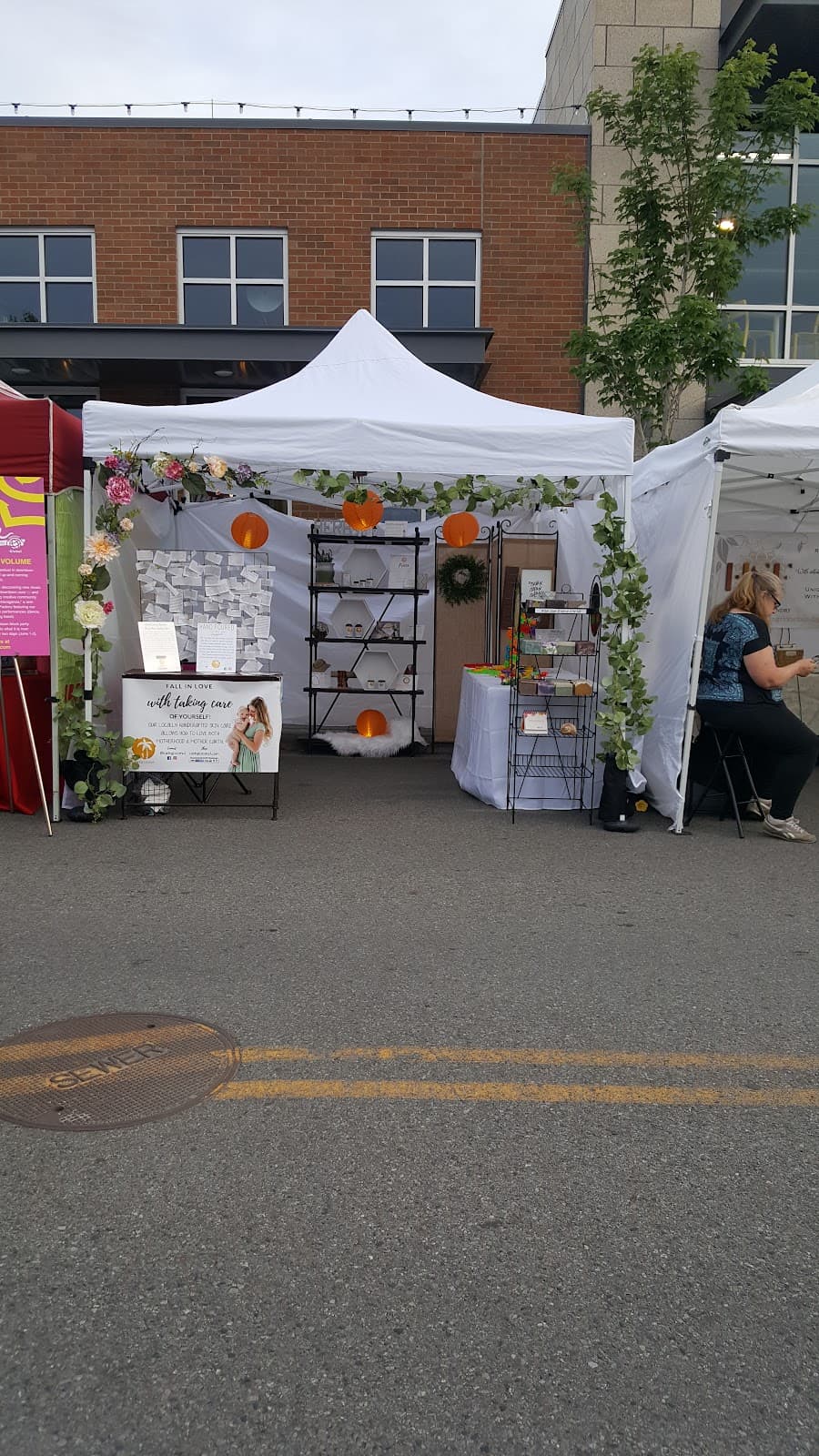 Kendall Yards Night Market - Image 1