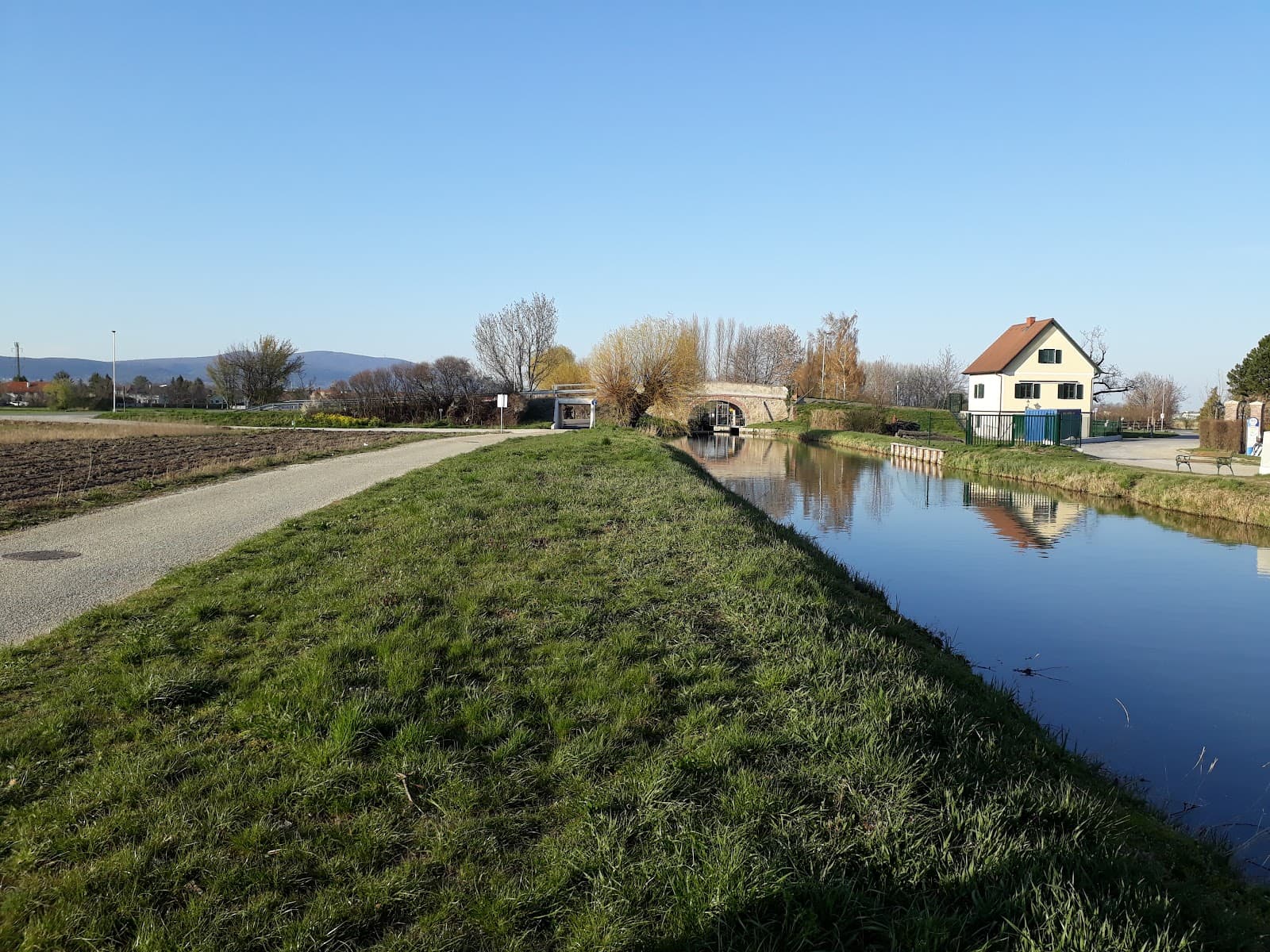Wiener Neustädter Canal Path - Image 1