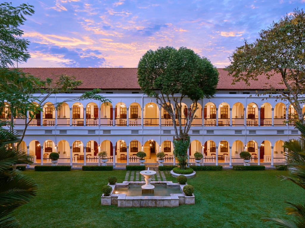 Hotel Majapahit Surabaya - Image 1