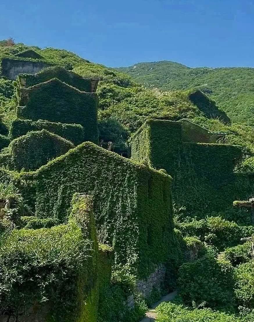 Houtouwan Abandoned Village - Image 1