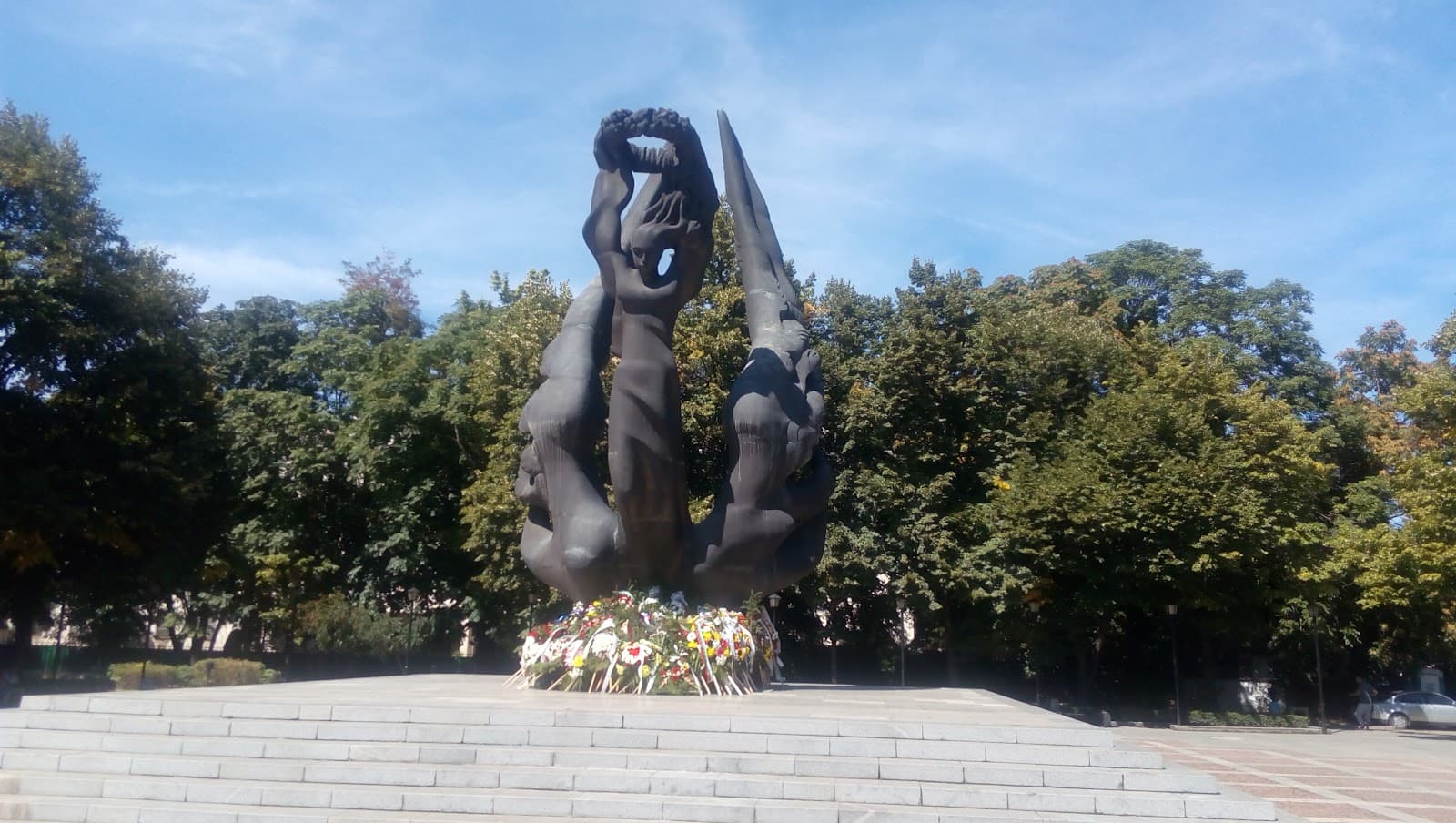 Saedinenie Square - Image 1