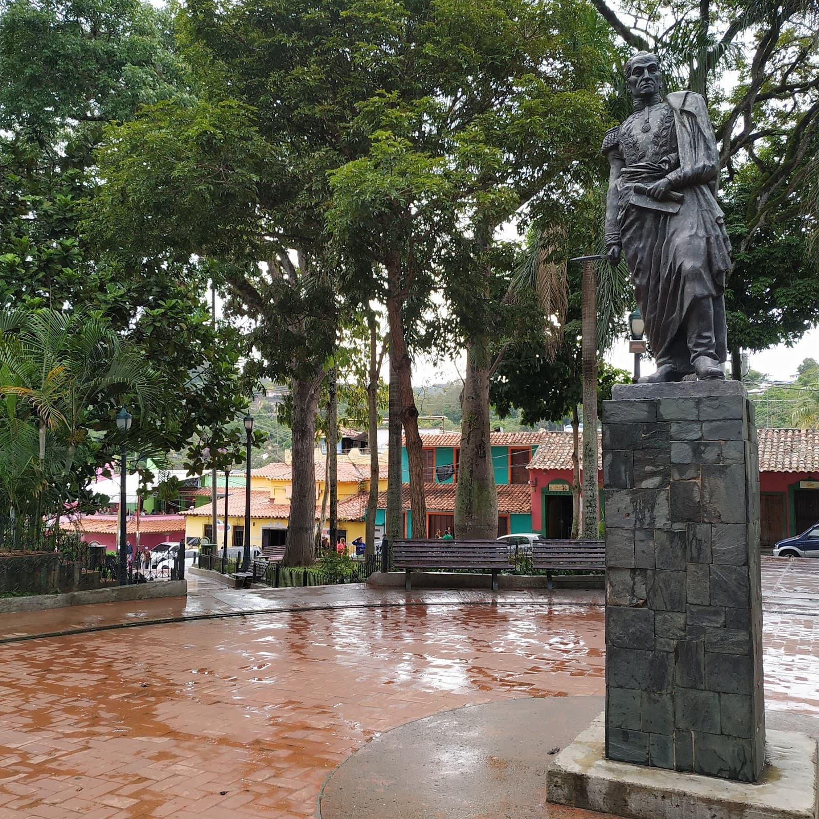 Plaza Bolívar El Hatillo - Image 1