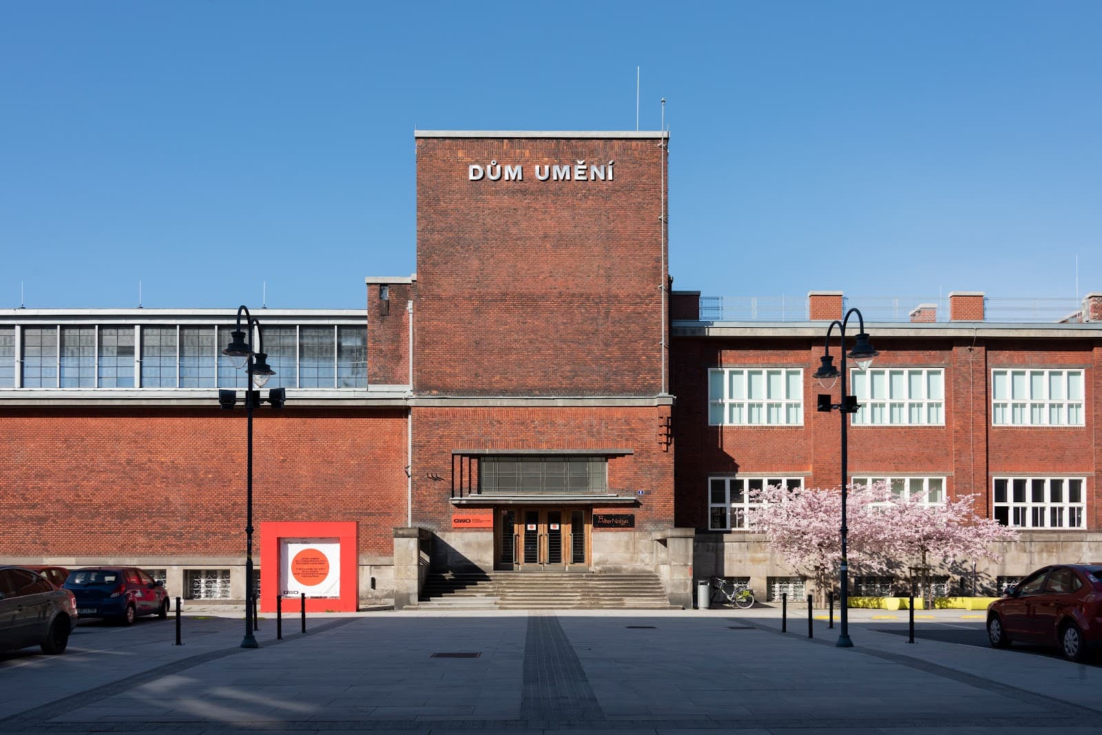 House of Art (Gallery of Fine Arts) - Image 1