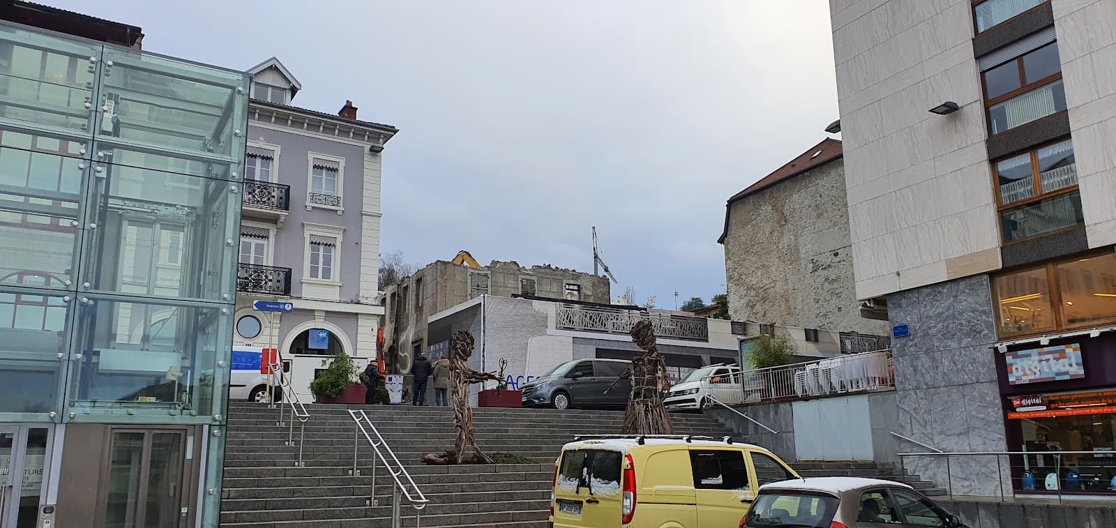 Place Charles-de-Gaulle - Image 1