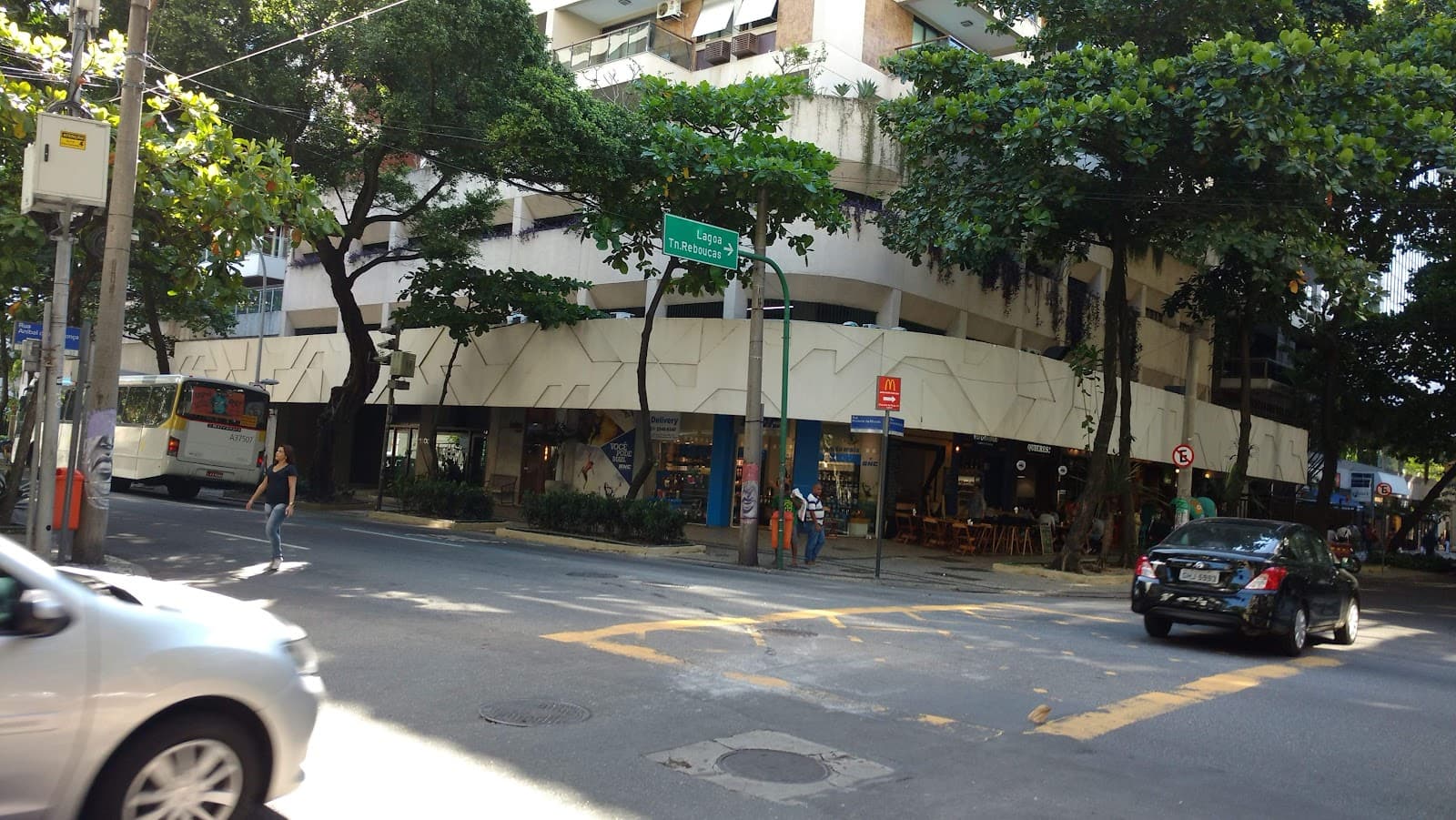 Rua Visconde de Pirajá Ipanema Rio de Janeiro - Image 1