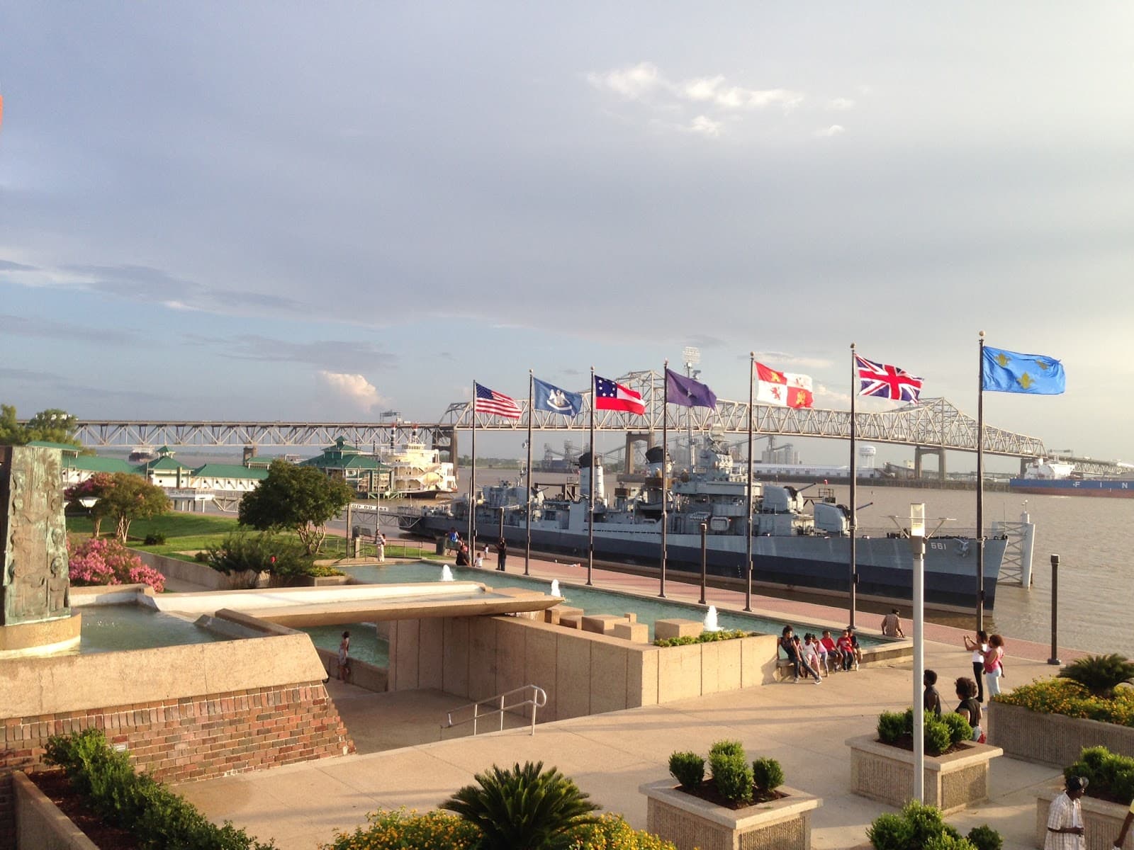 Mississippi River Levee Path Downtown - Image 1
