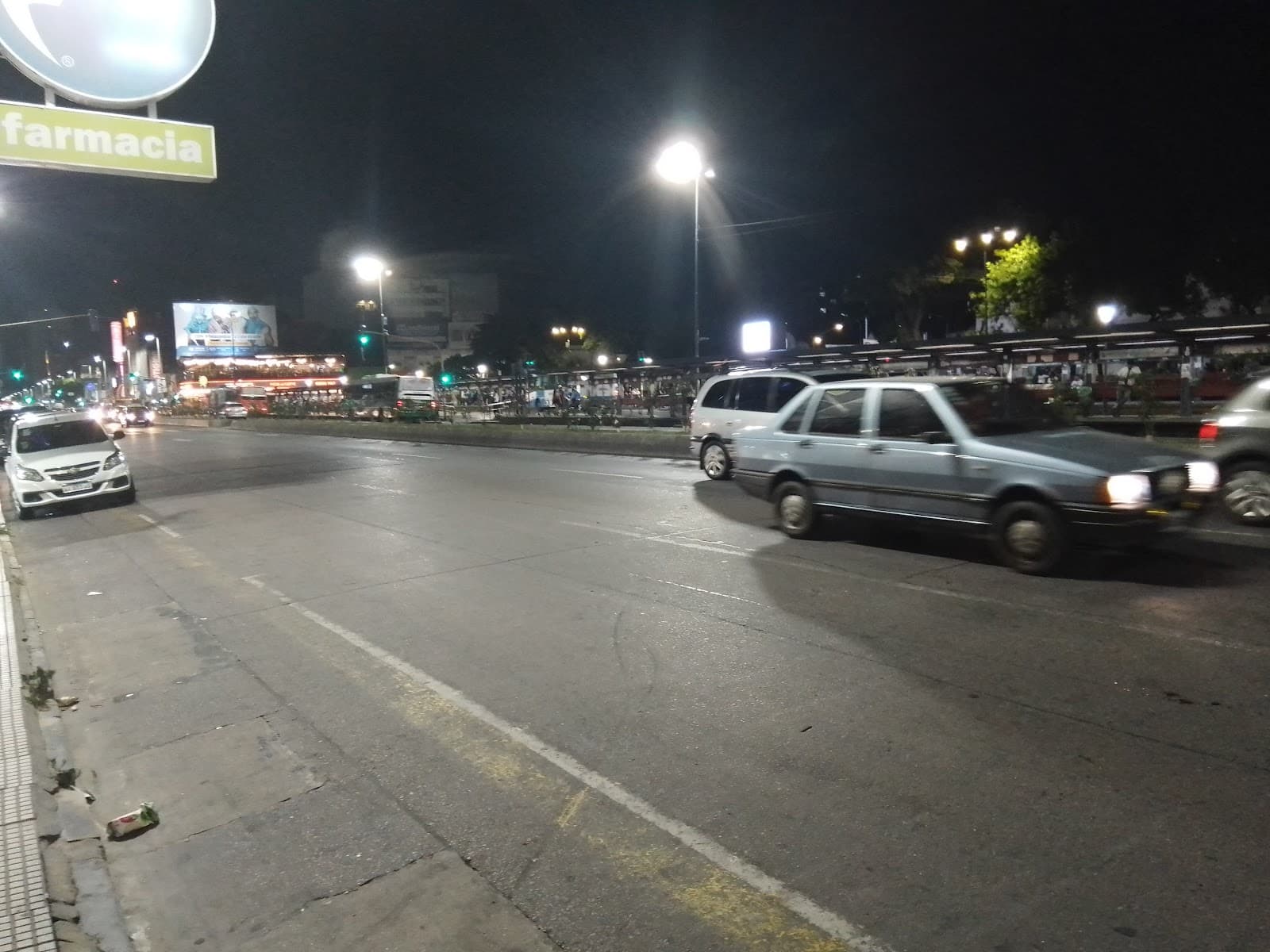 Avenida Hipólito Yrigoyen - Image 1