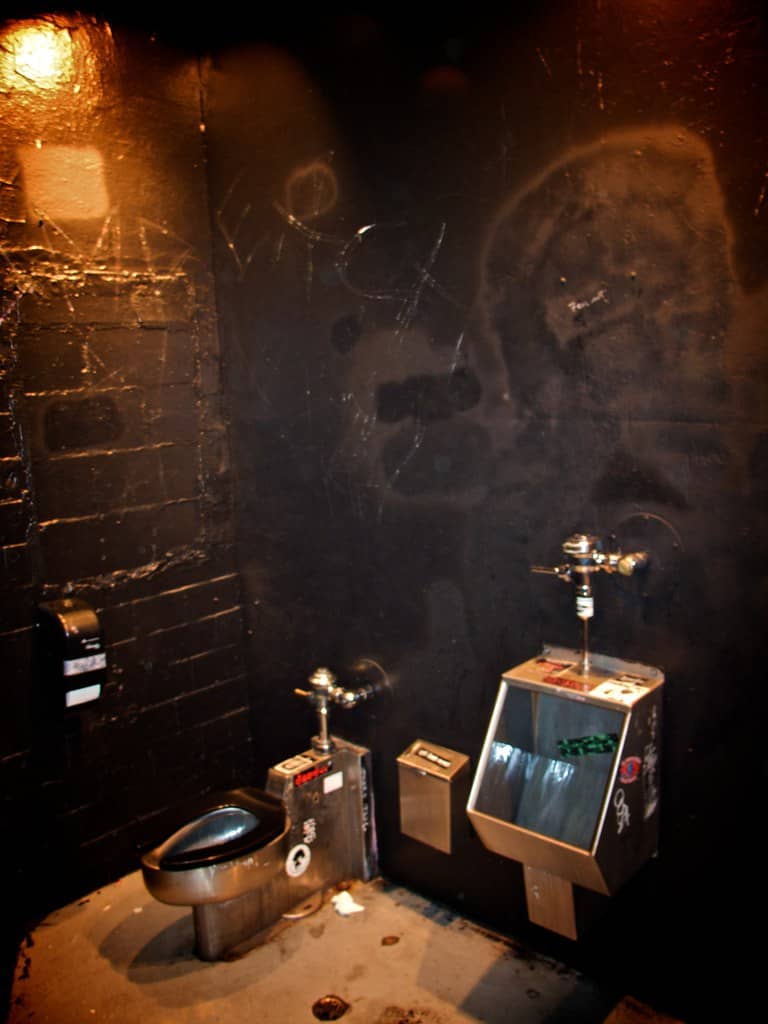 Intimate 7th Street Entry