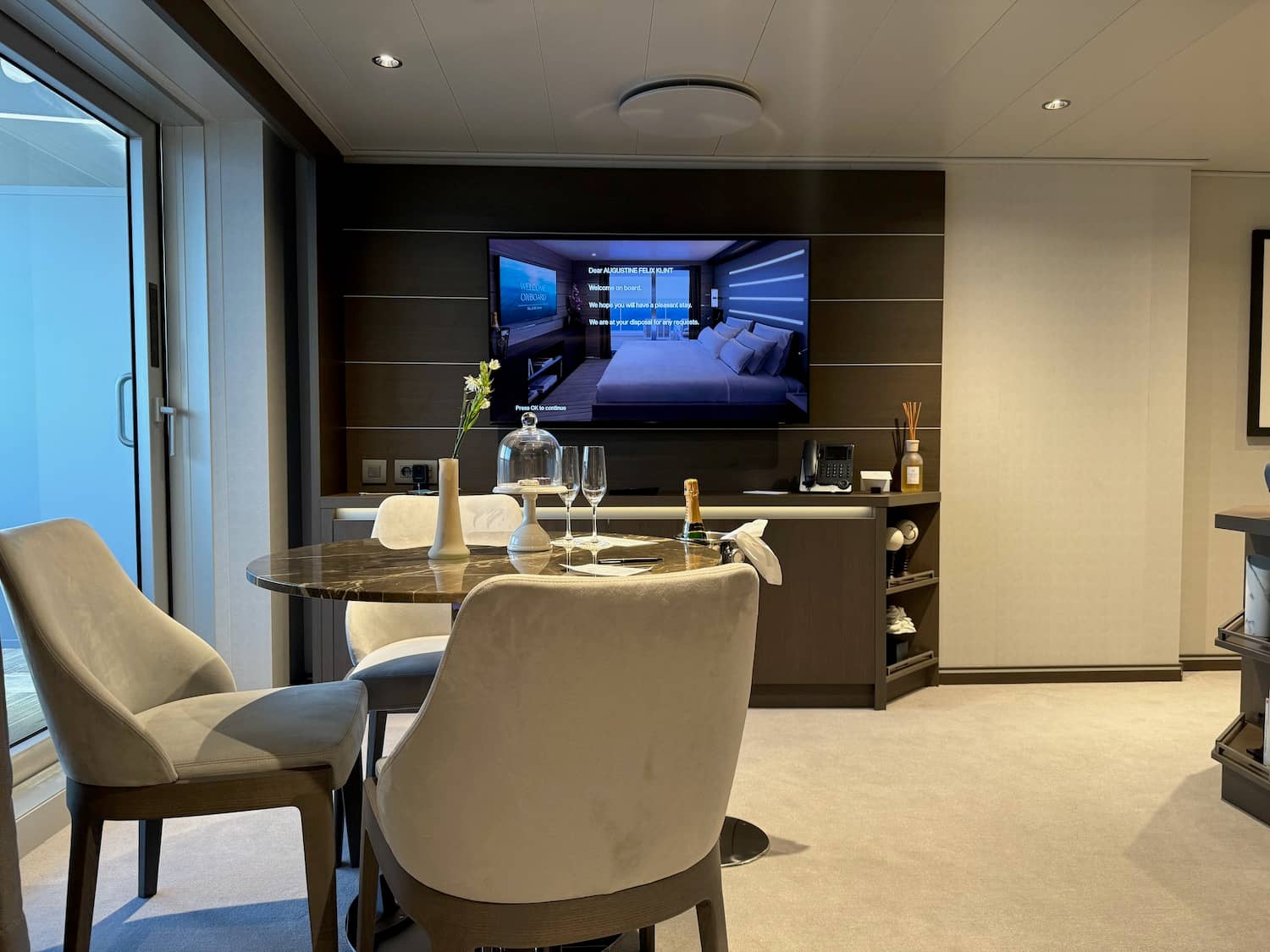 Café Felix Experience