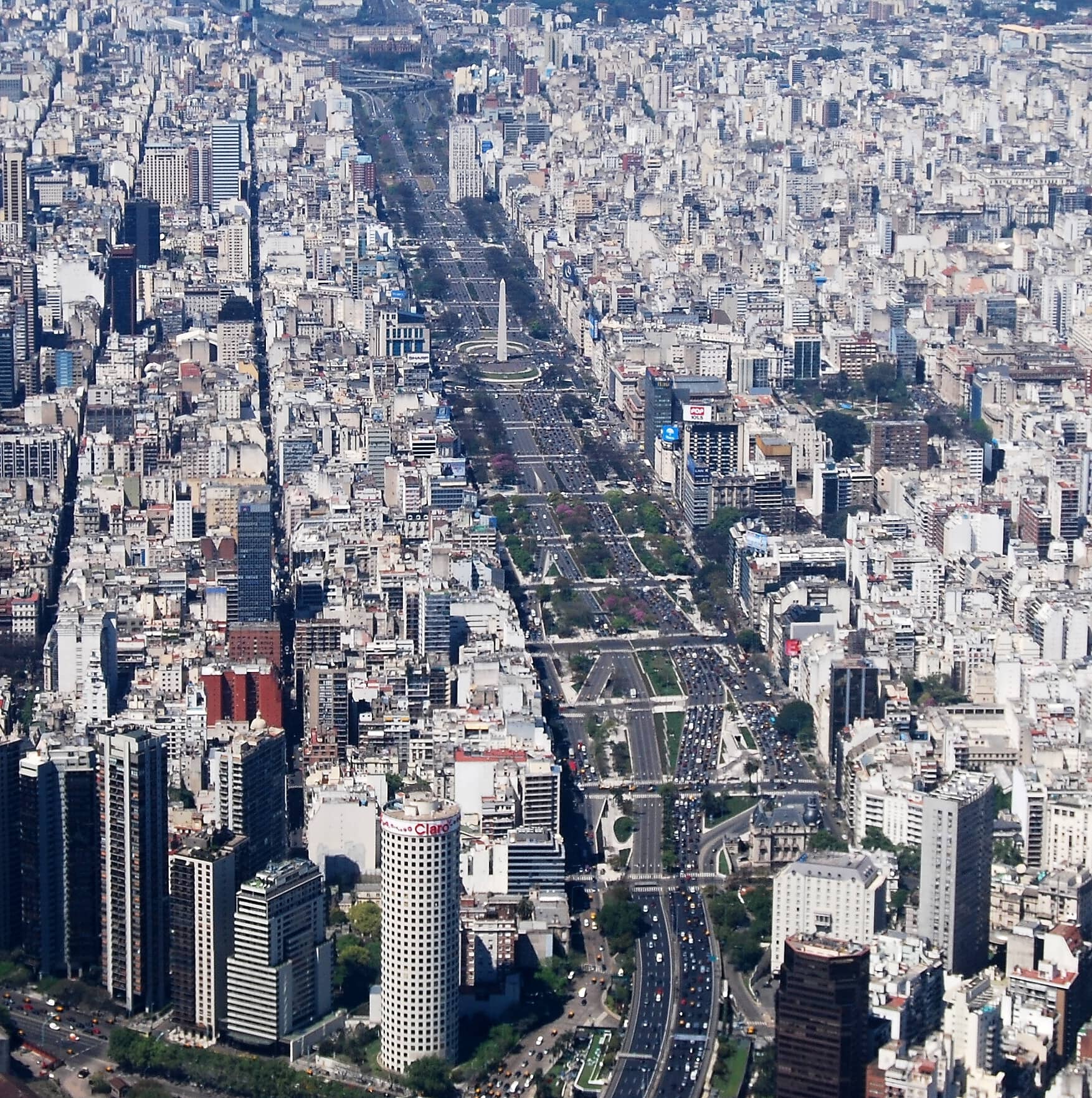Avenida 9 de Julio Views
