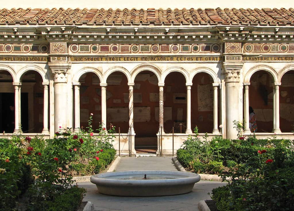 Arnolfo di Cambio's Cloisters