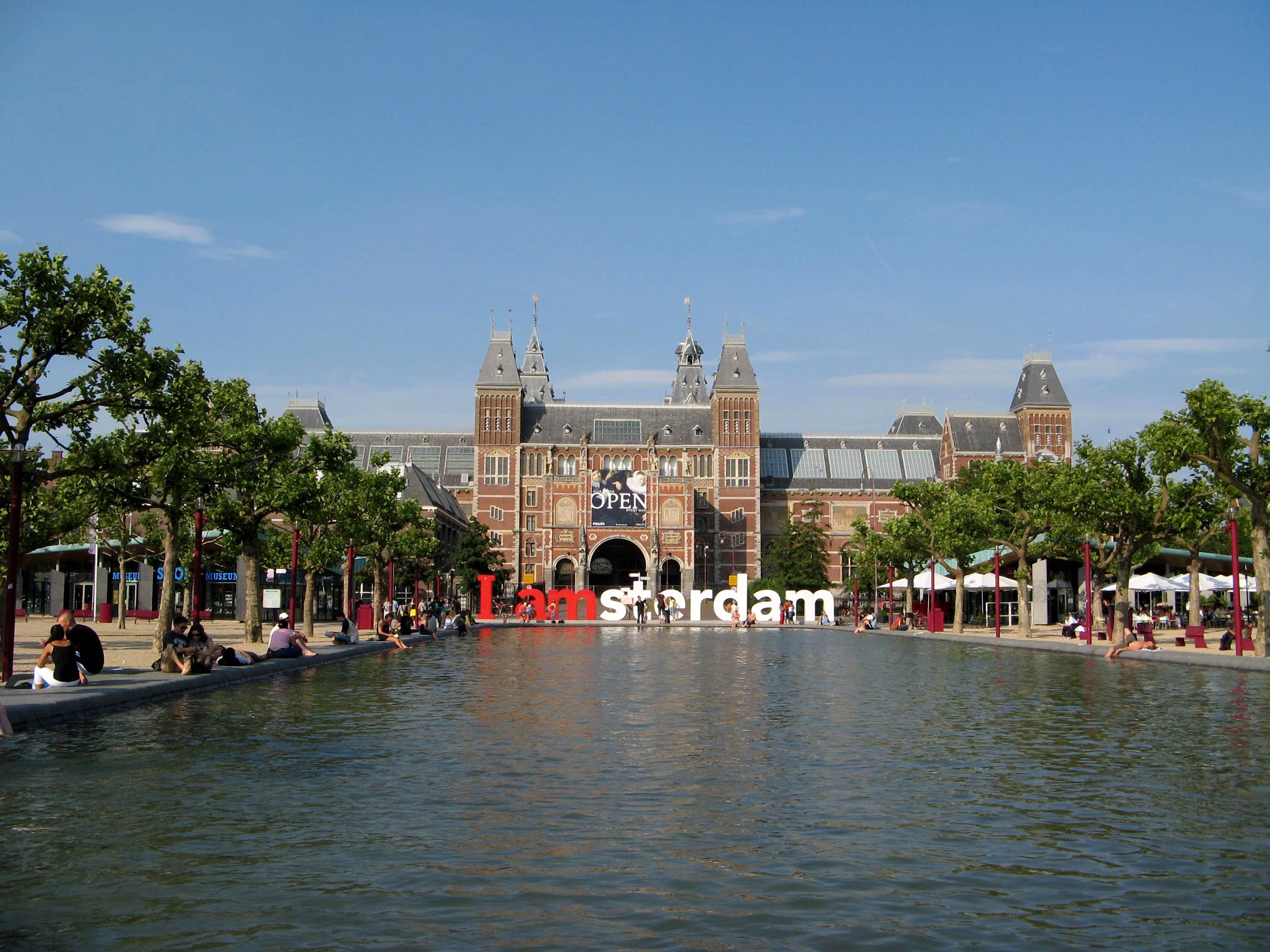 I amsterdam Sign