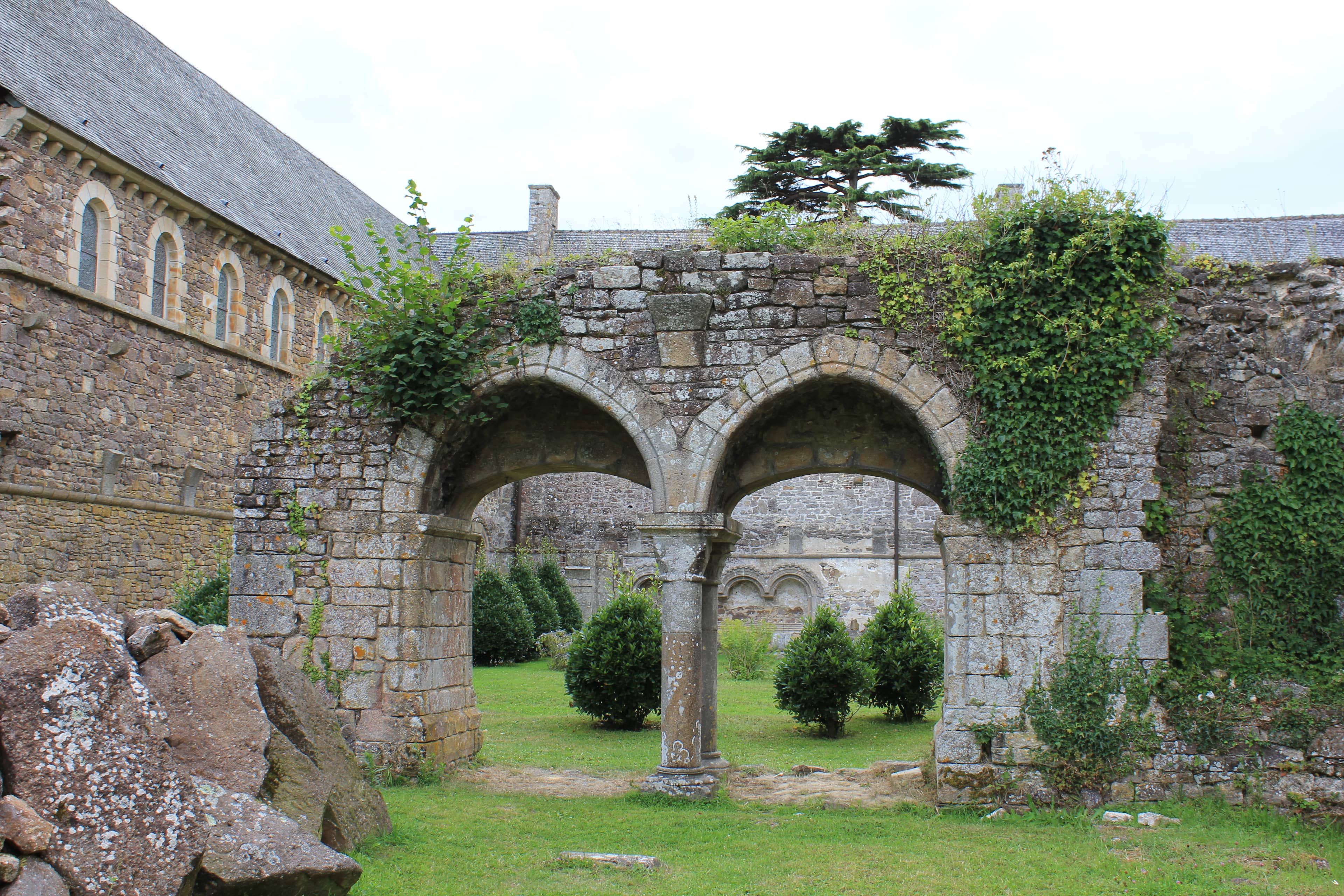 Serene Grounds and Gardens