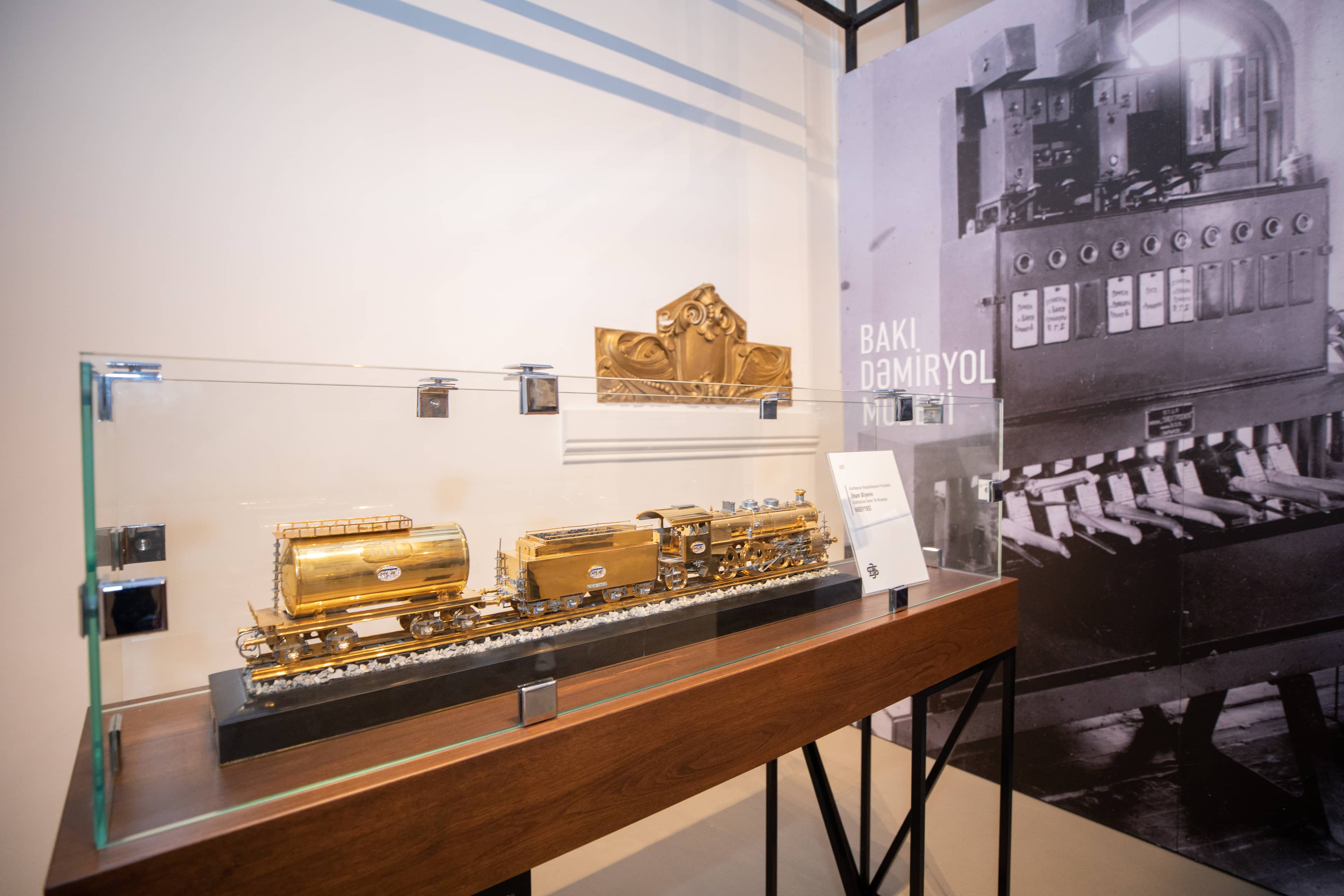 Interactive Displays on Mountain Railways