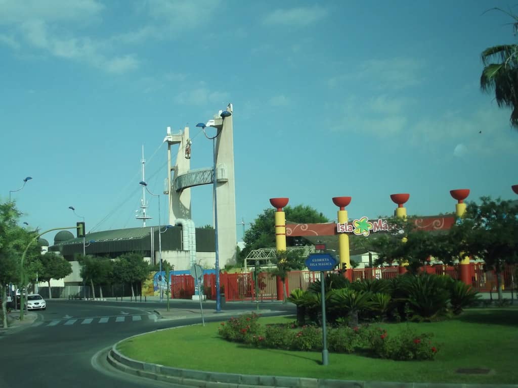 Themed Zones & Live Shows