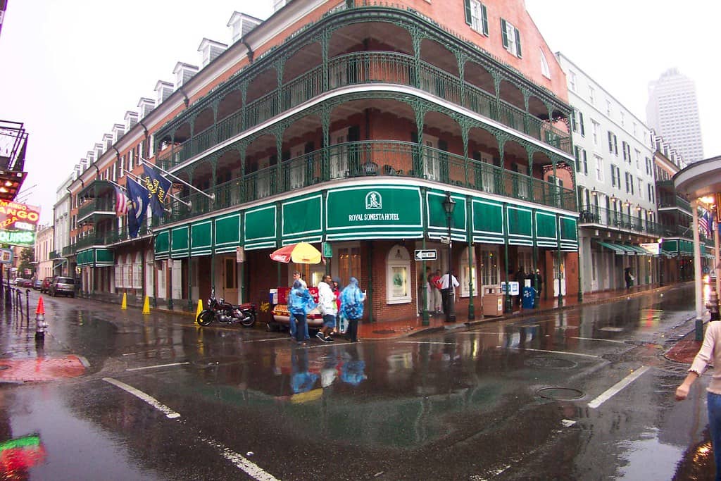 Vibrant Dining Scene